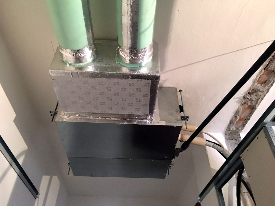 Plenum e cassa di mandata montati prima della posa della griglia